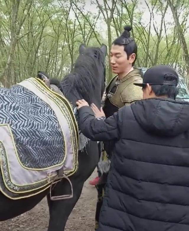 原创辣眼睛!张亮最新古装造型曝光,网友:这是兵马俑吧_鲜肉_年代_公子