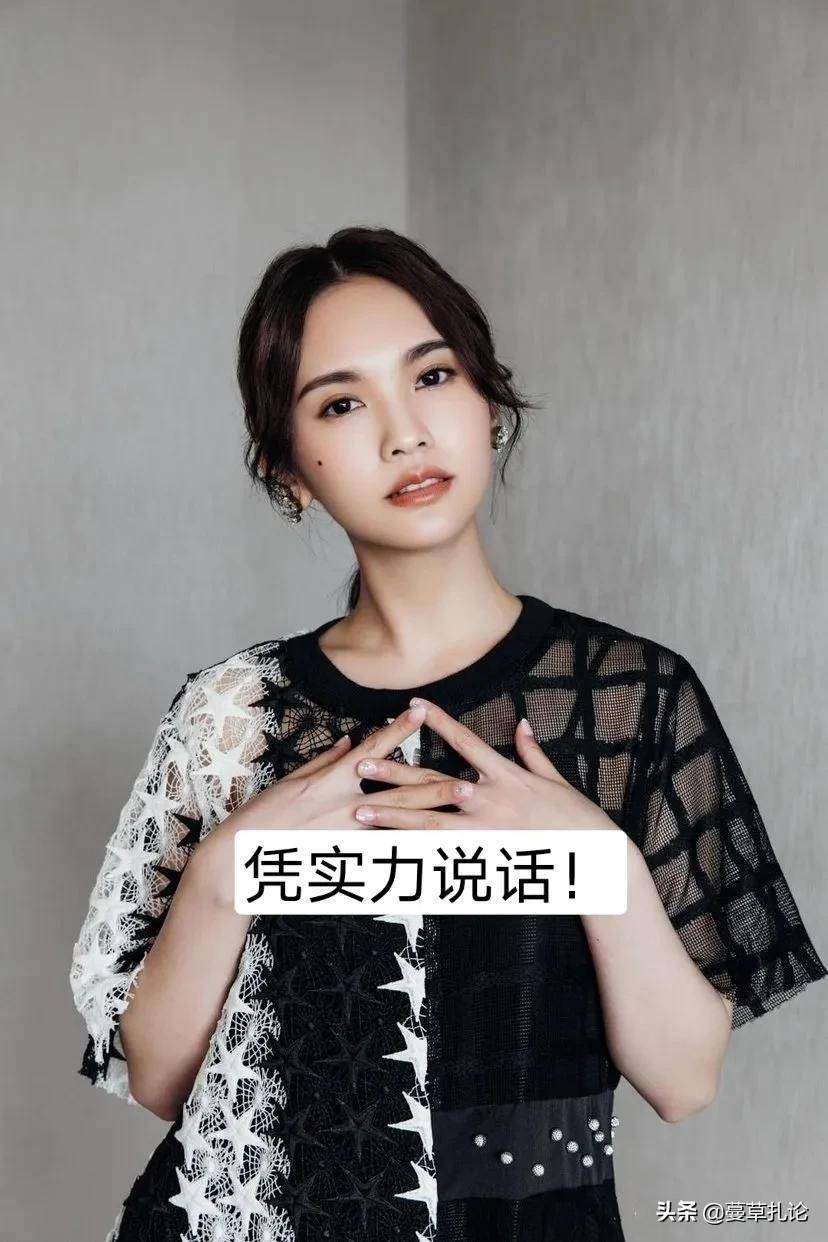 杨丞琳在综艺中高调表示,找好友拉票很尴尬,是真性情or低情商?