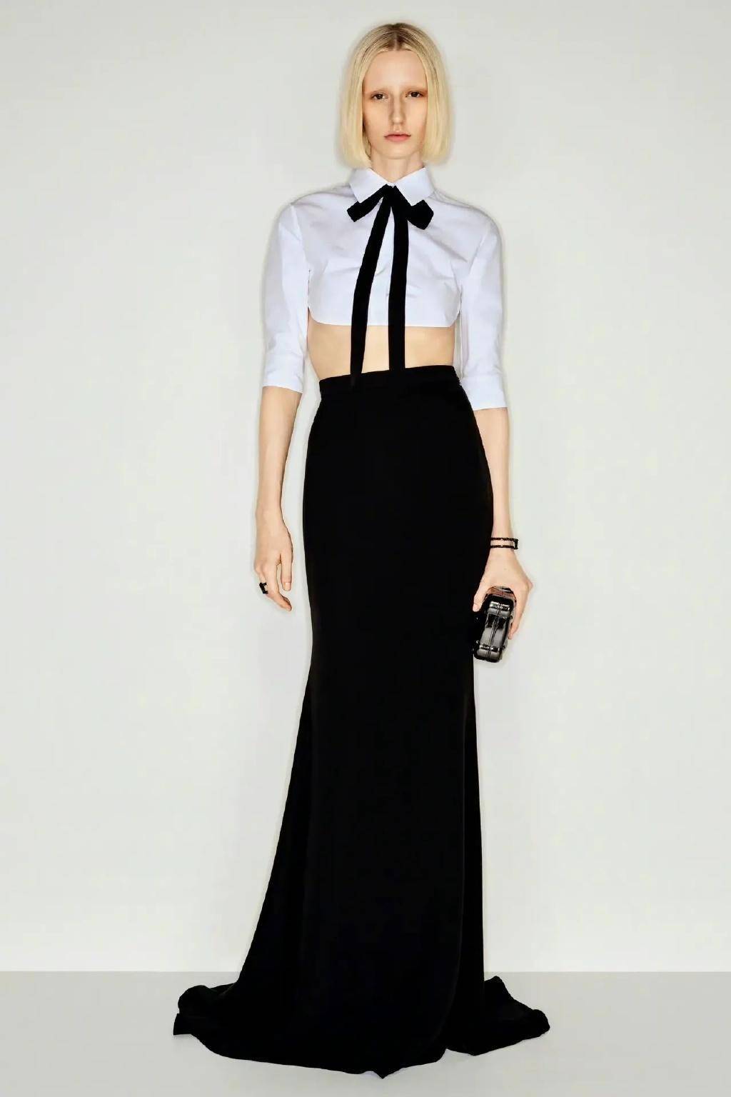 难怪被称为"红毯黑洞",关晓彤的衣品审美真是让人挠头_款式_造型_衬衣