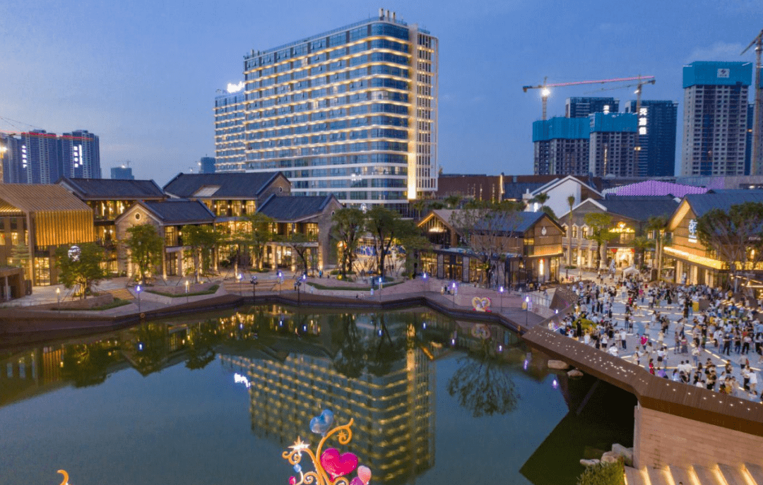 【蓝汐假日酒店】人均06100 ,承包摩天轮夜景!