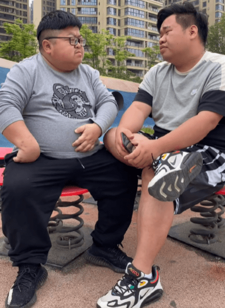 百万粉丝网红阿呆订婚,与24岁高颜值未婚妻合照羡羡旁人_冷少_网友