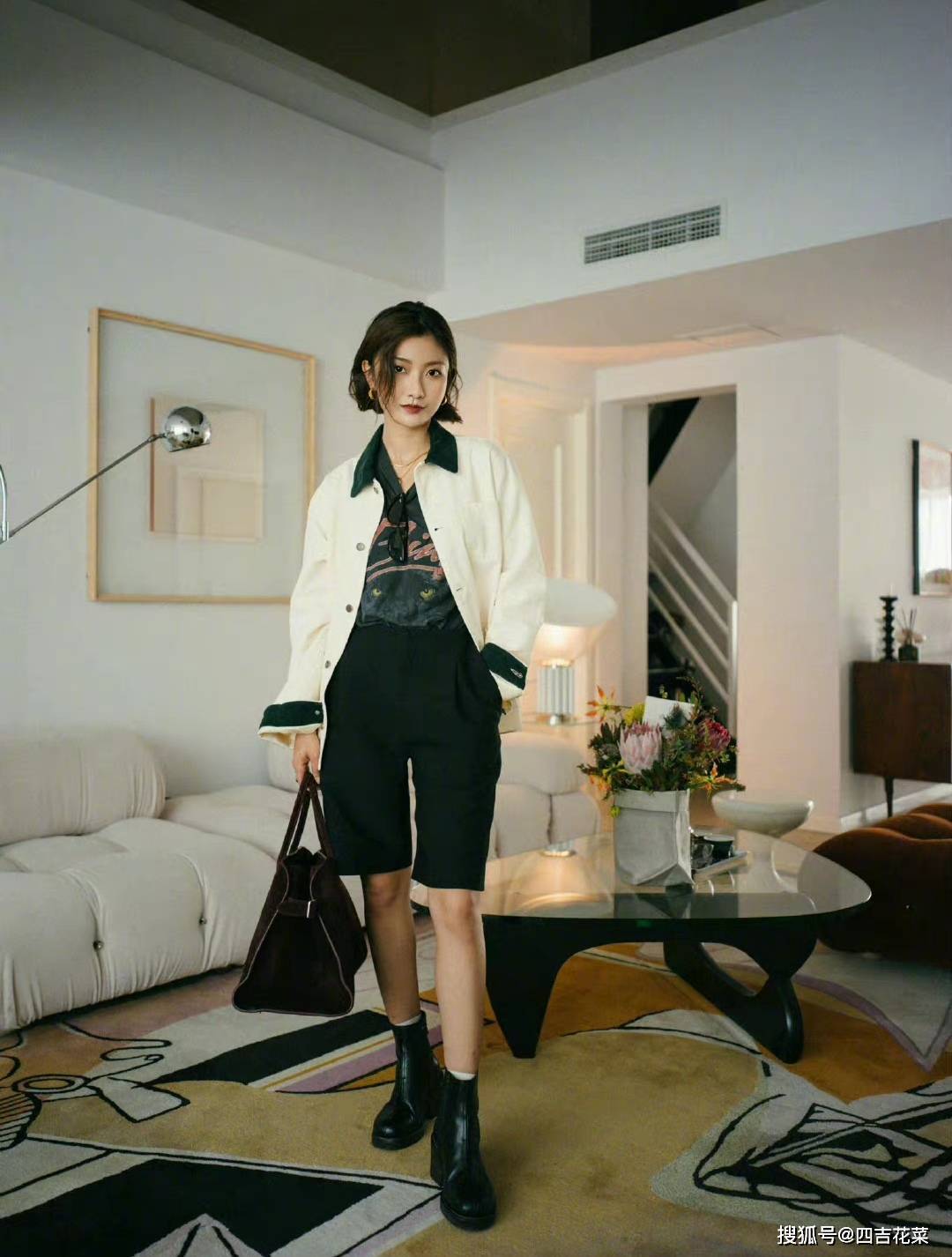 时尚博主savis穿搭look客厅系列,简约中透出一抹温暖的红_红色_西装