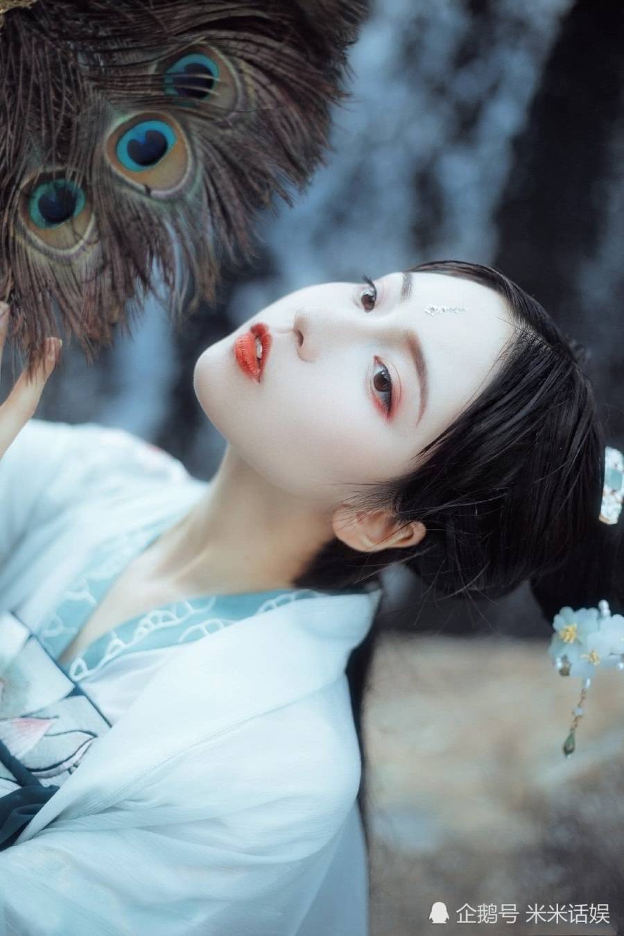 诸葛大力的古风写真火了,穿上蓝色仙女裙后,摄影师都舍不得眨眼_成果