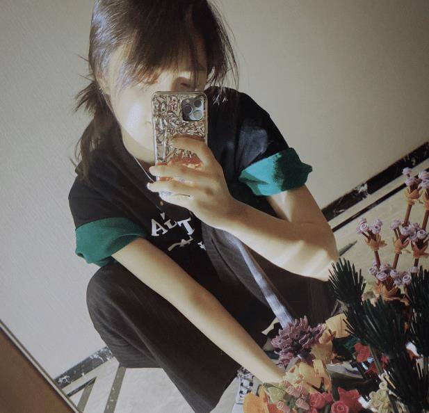 赵今麦晒日常,做了美甲还带水钻,成为新晋"国民妹妹"好开心_人缘_恋情