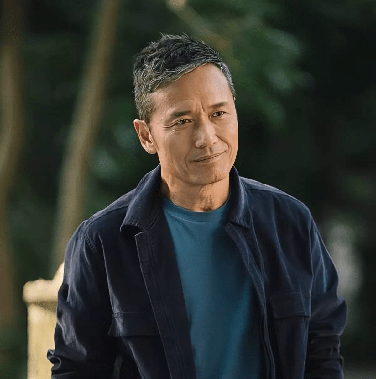 满身肌肉状态年轻,被赞中老天花板_苗侨伟_锻炼_角色