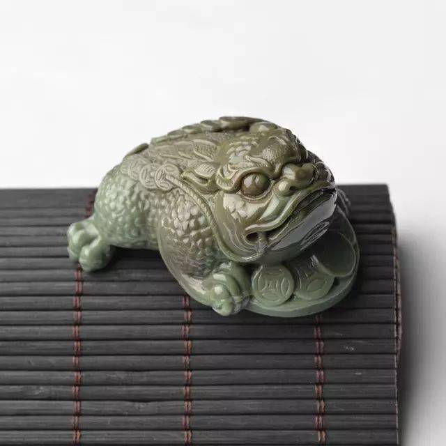 嫦娥变蛤蟆了,玉雕金蟾原来是这么回事……_蟾蜍_印章_月亮
