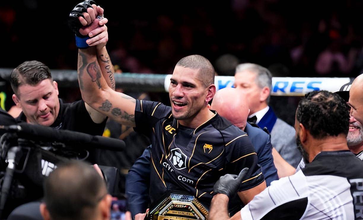 佩雷拉再次ko阿迪萨亚夺冠_比赛_回合_双方