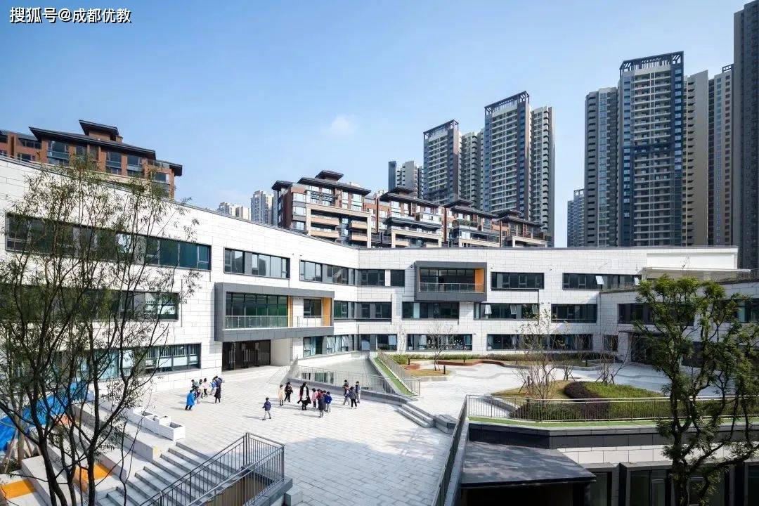 成都天立学校(龙泉校区)这是一所充满爱和智慧的学校;这是一所追求高