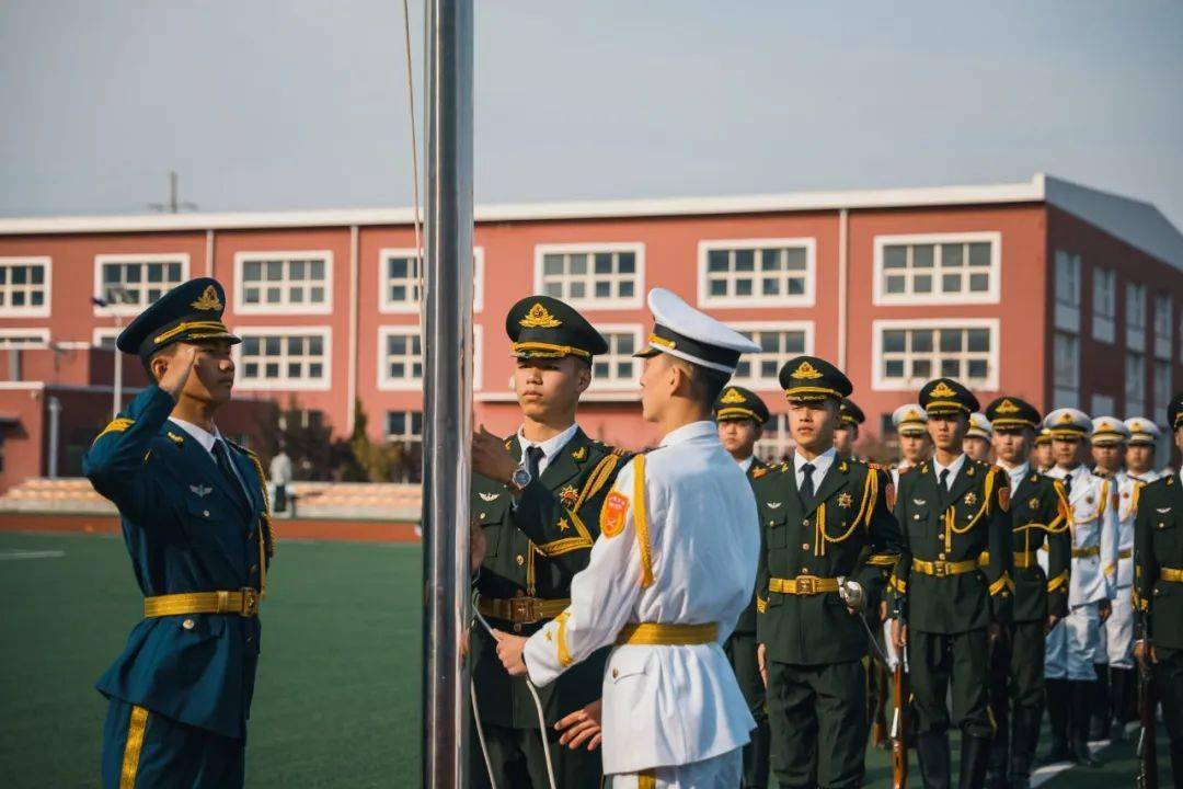 國旗班交接:讓光榮和使命傳遞下去_教育_畢業_國旗護衛隊