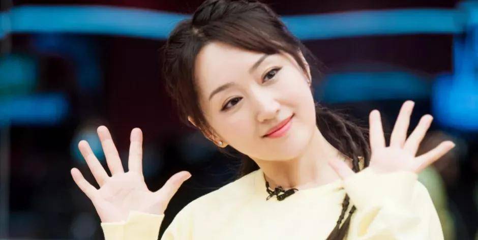 原创"甜歌皇后"杨钰莹的心酸翻盘史,太不容易了_生活_时候_舞台