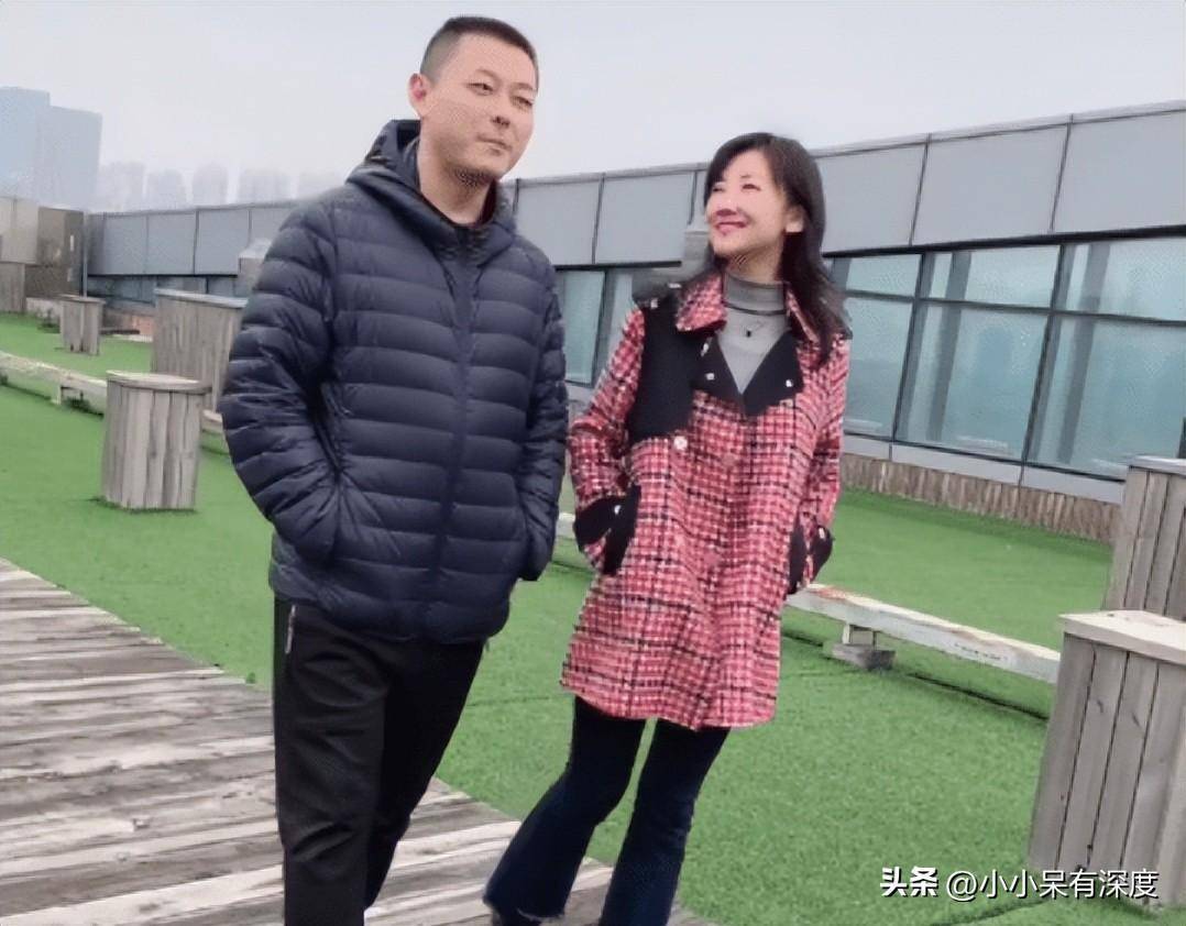 安徽台美女亚群,喜得千金受关注,40岁高龄生女,老公不是王小川_张亚群