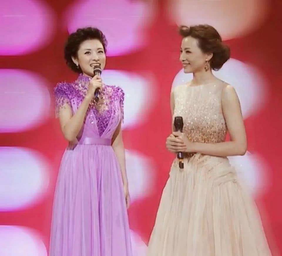 与董卿争一姐之位的周涛,为何突然离开电视,二婚嫁大8岁富商_舞台