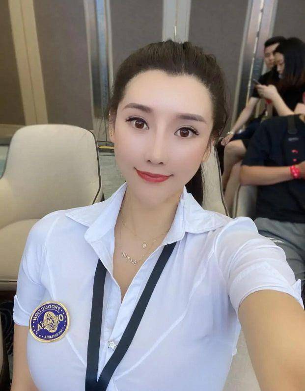 健身美女裁判图片