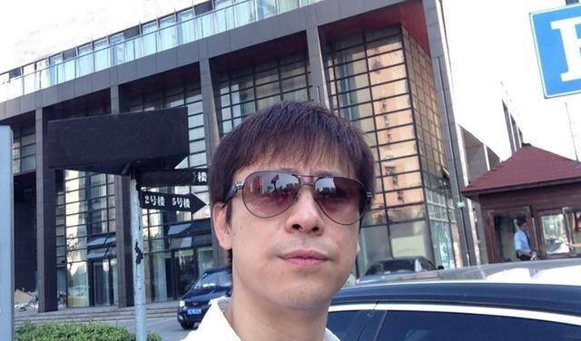 曾上14次舞台,助17岁章子怡出道,首次创业失败,如今他怎样了_谢晓东