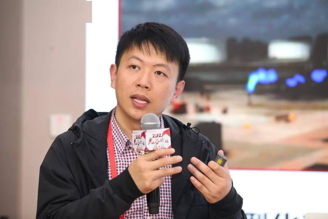 华东理工大学教授龙东辉从事航天热防护材料与工程相关科研工作,开展