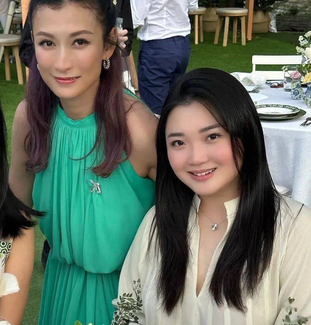 她是富力地产创始人李思廉的独生女,可谓是地产界豪门千金,今年还不到