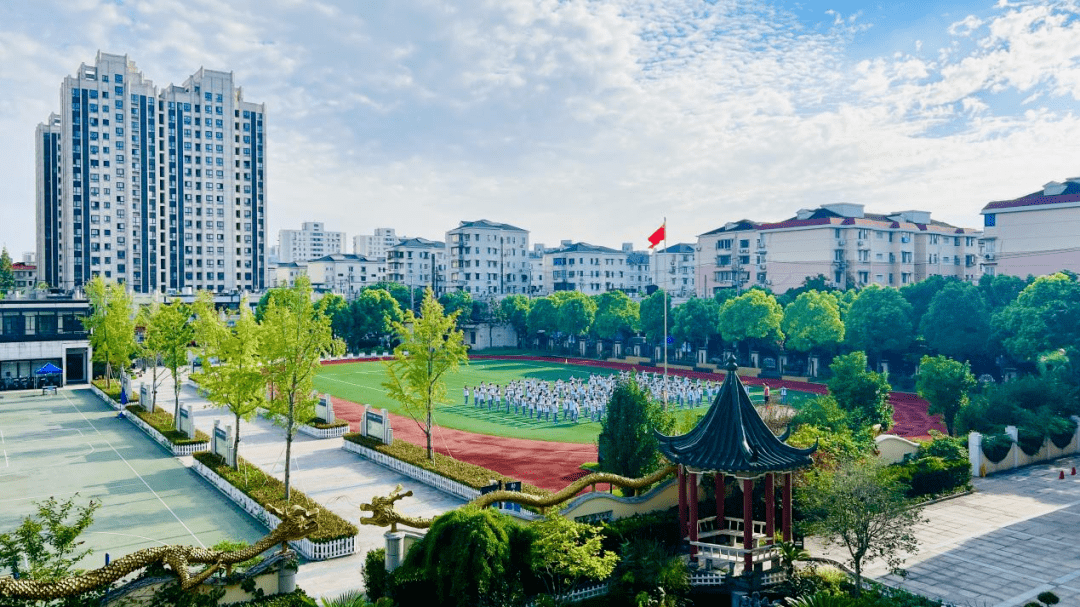 家门口的好初中⑥ | 上海市彭浦第四中学:让每一朵花儿都灿烂,让每一