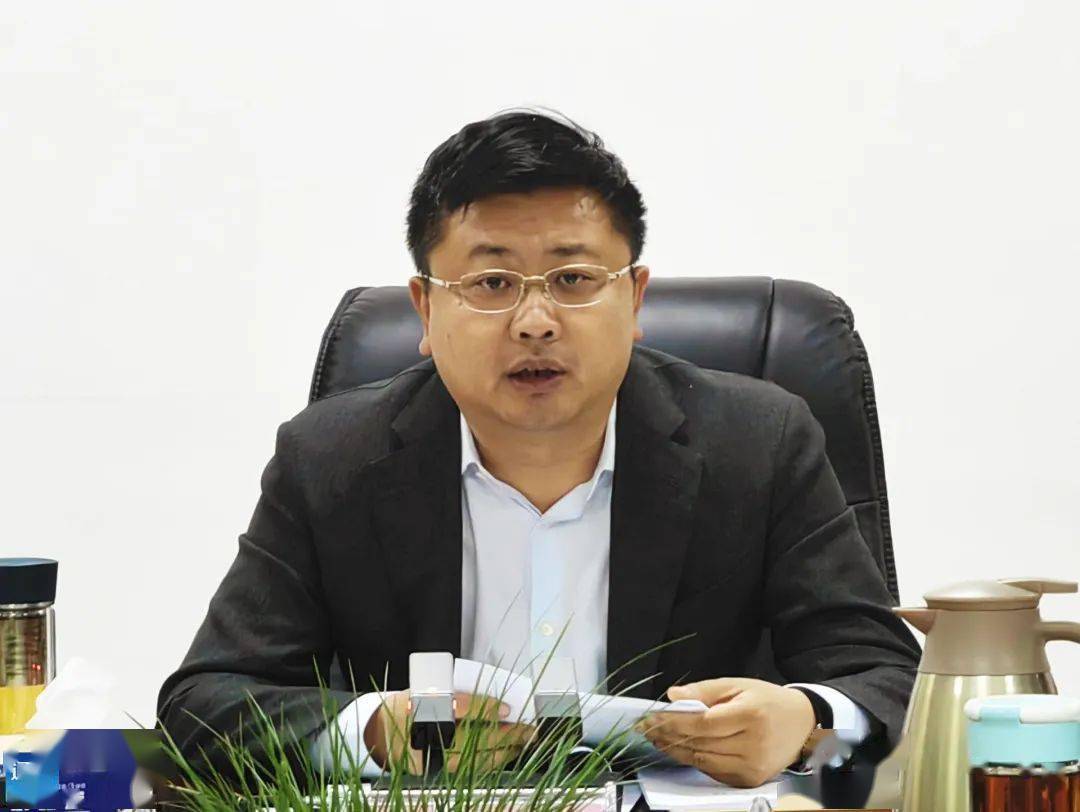 刘子恒主持召开县政府党组理论中心组集中学习研讨会暨2022年第29次县