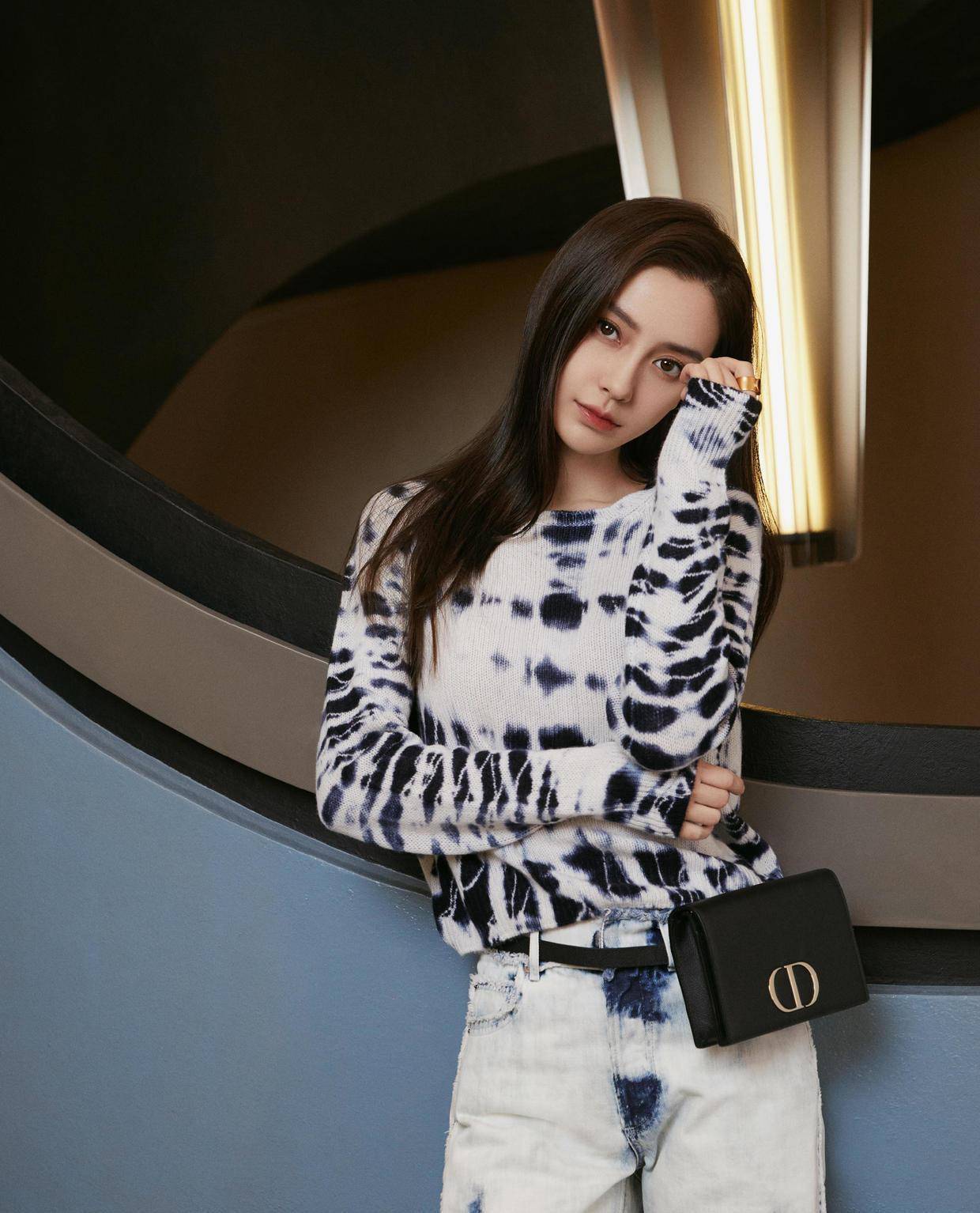 angelababy非常敬业,营业速度也很积极,只要我们多看看她的时尚looks