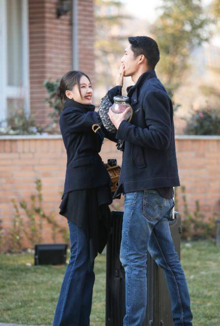 被偶遇逛街之后,又被拍吴永恩接王子文下班,网友:别炒作了_俩人_文和