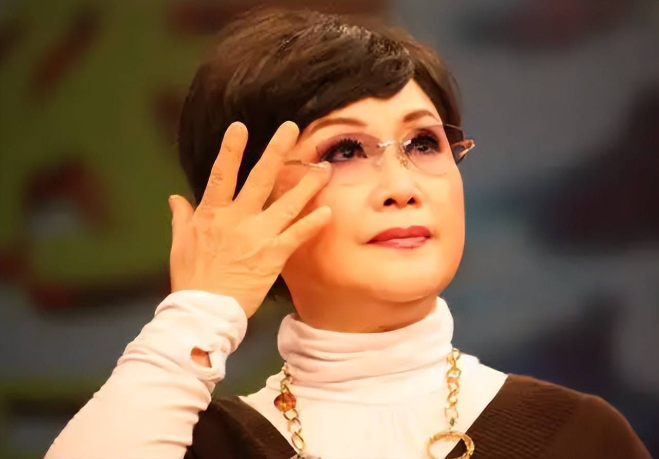 时隔900天后,前夫金铁霖也传来病逝噩耗,李谷一亲自撰文沉重哀悼,形容