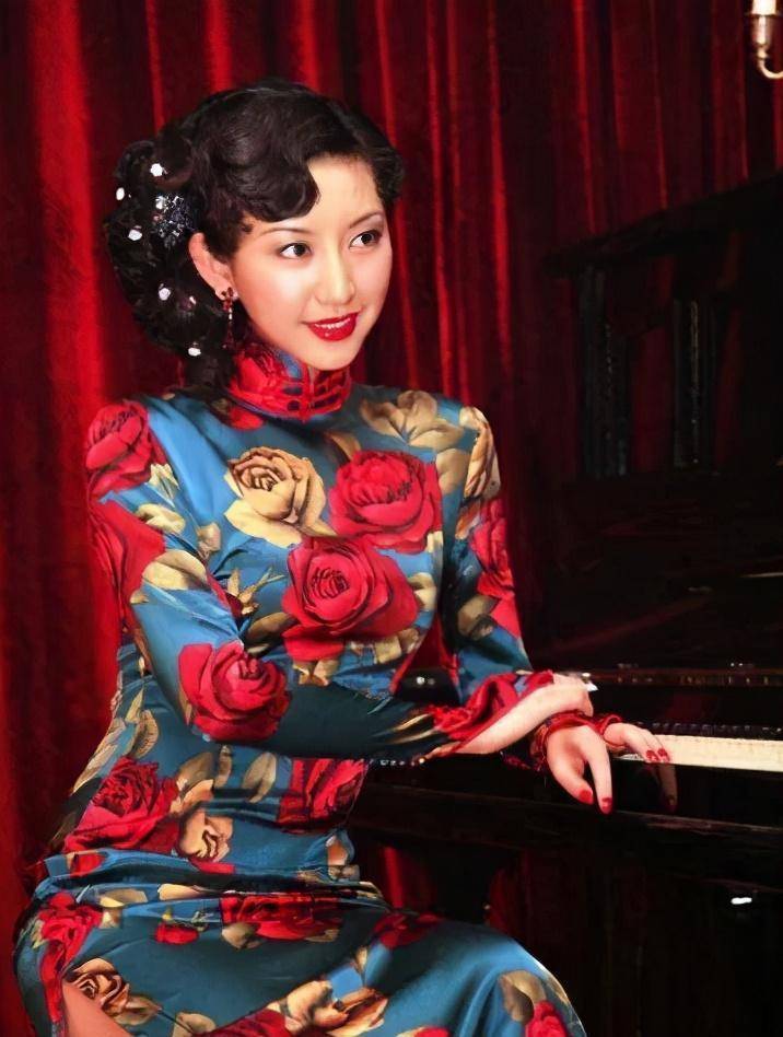 人称小汤唯,靠"晶女郎"走红,却因小三被网暴10年,今活这样_唐一菲