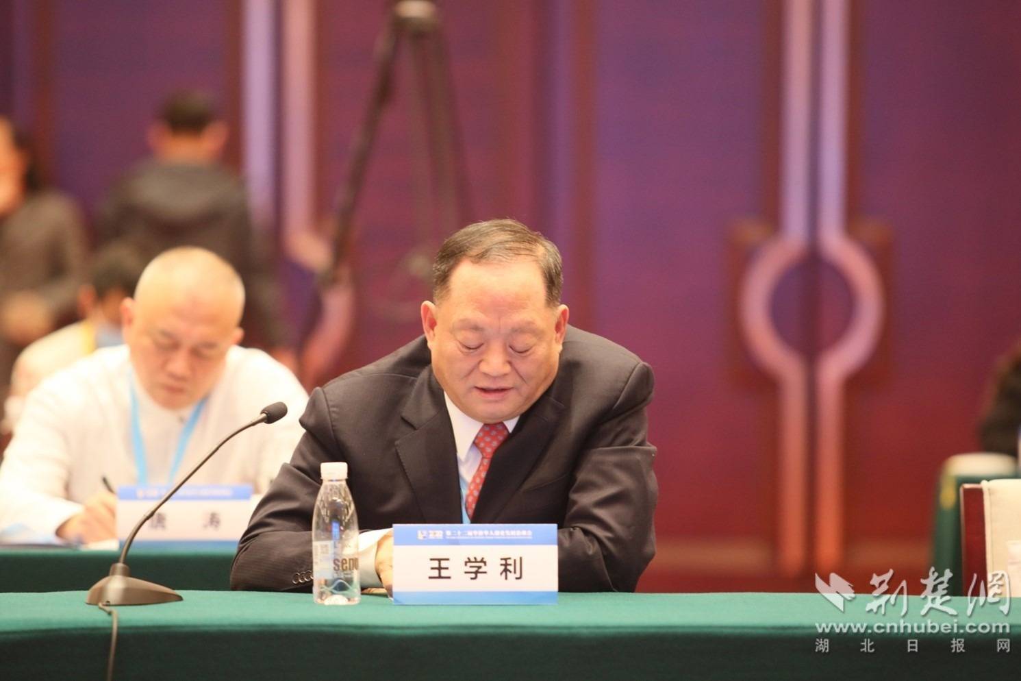 王学利中国侨商联合会常务副会长,山西省侨商联合会会长 李德志中国