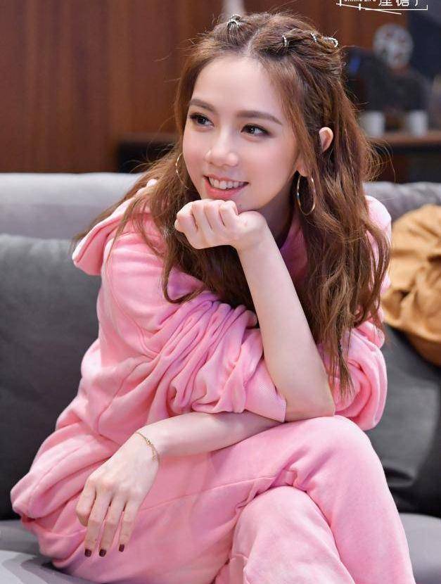 《同一屋檐下》王天奇告白褚梦娜被拒绝,邓紫棋谈自身恋爱观_网友