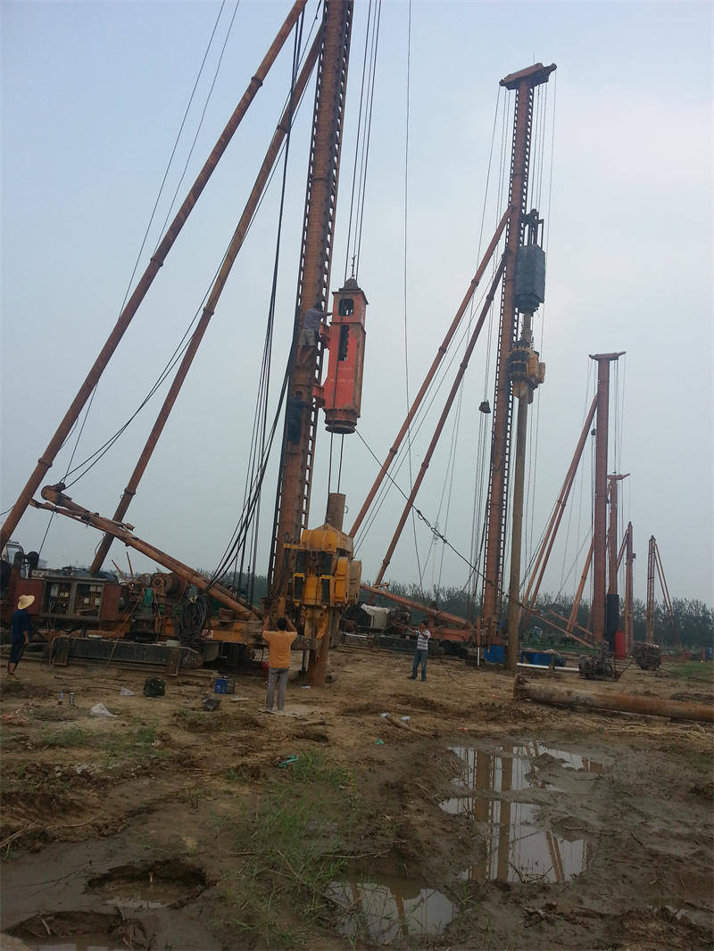打桩机打桩锤的桩型如何选择_施工_的特点_环境