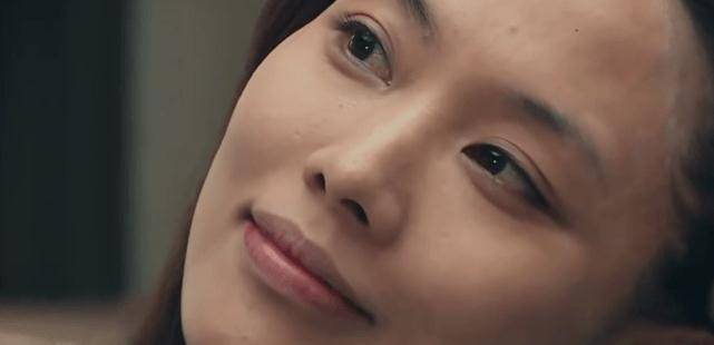 《演员》王霏霏当众卸妆,被镜头怼脸拍,33岁素颜状态我没眼花?