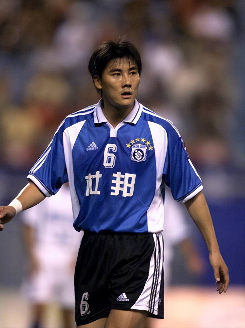 大连实德客场获胜后,积分达到54分,同一轮比赛中,土豪球队深圳平安