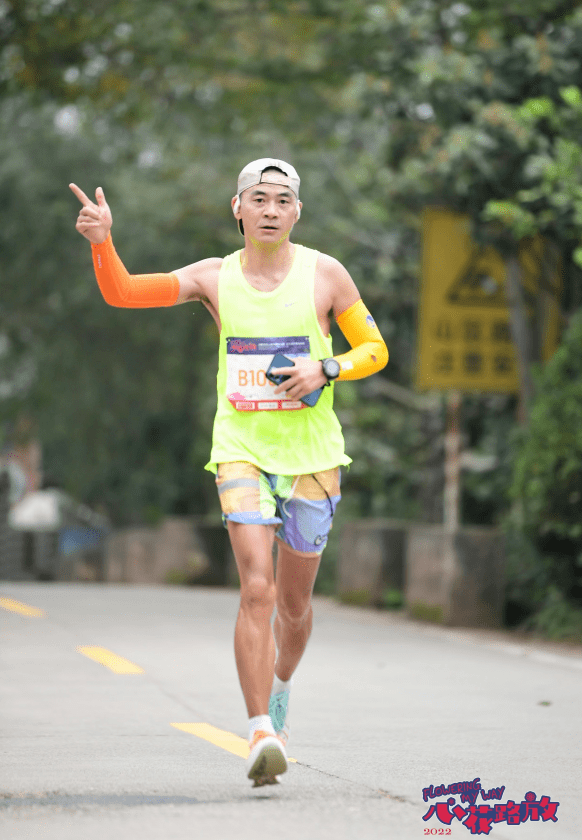 内江消防员比武场上尽显"蓝儿"本色_许滨_马拉松_运动