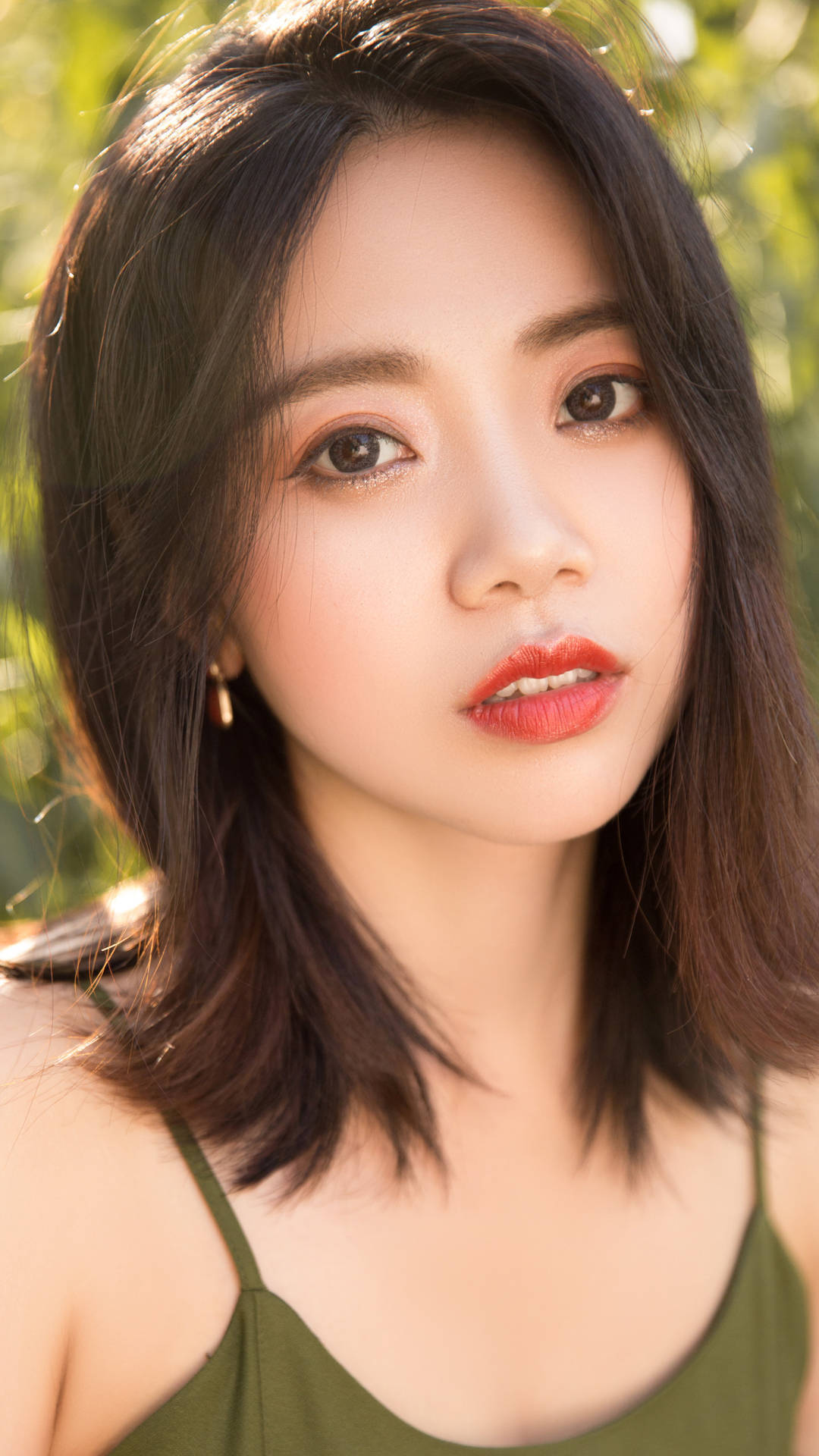 超性感美女吊带香肩手机壁纸下载安卓