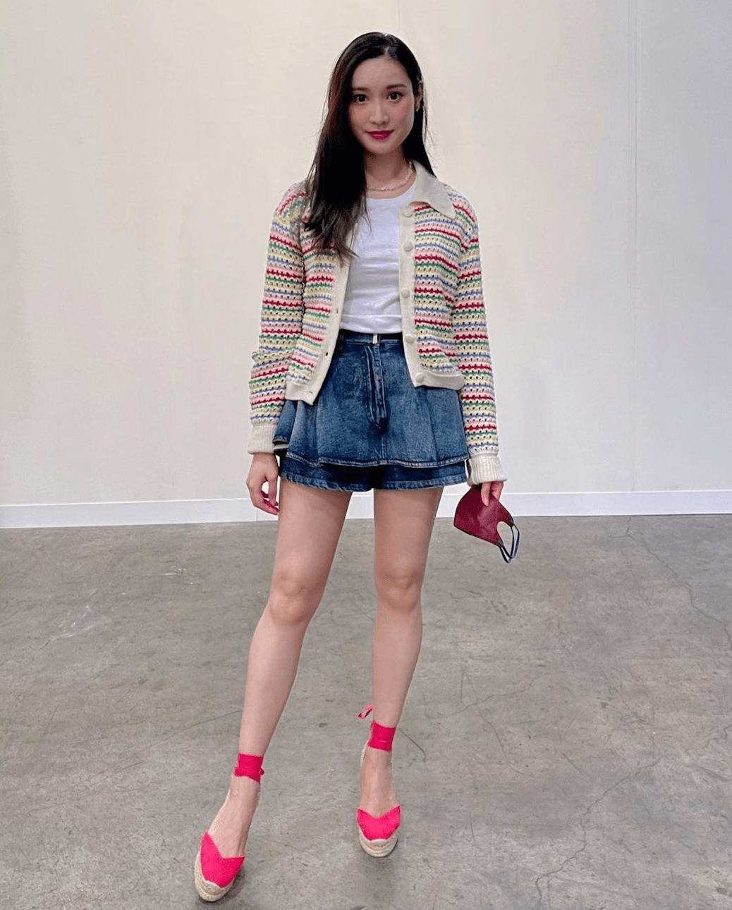 石修儿媳晒怀孕照,怀胎9个月仍保持顶级身材,结婚五年首胎怀女_陈宇琛