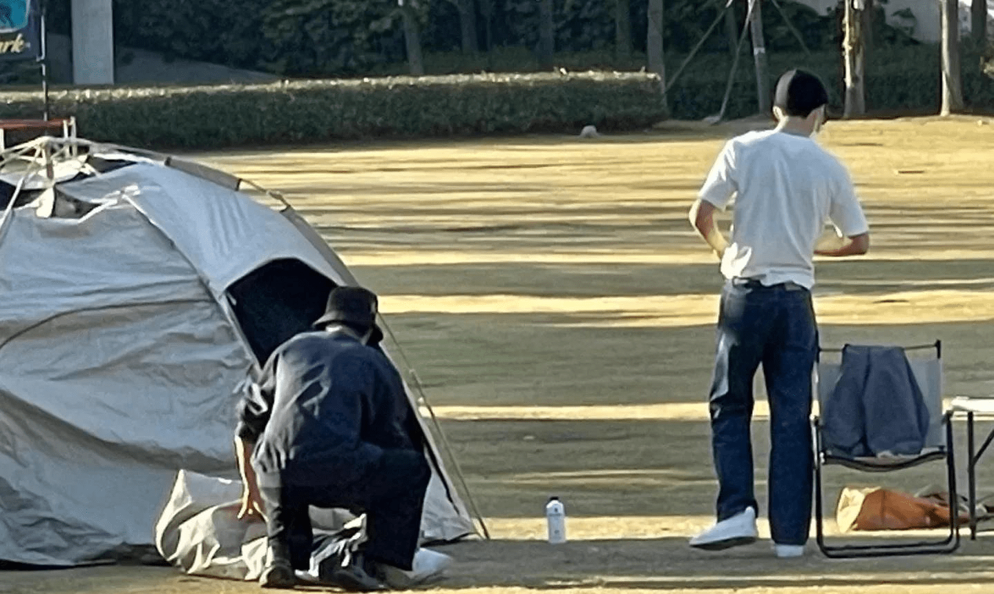 直夸俩人好温柔,索要签名被拒绝_明星_搭帐篷_帅哥