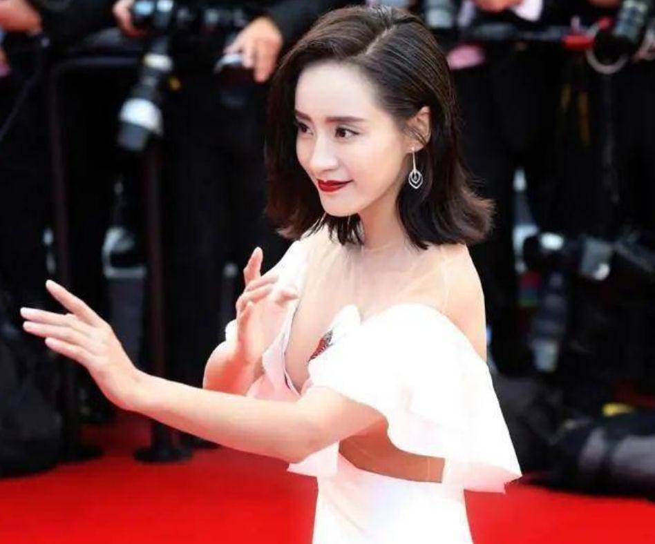 这才有了我们看到的《人间·喜剧》,《羞羞的铁拳》,《新乌龙院之笑傲