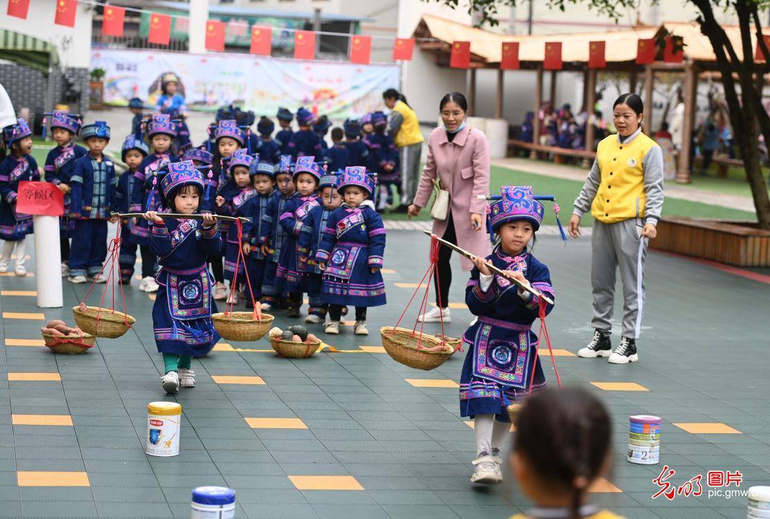 仫佬族小朋友图片