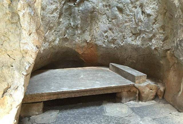 2,神雕侠侣中,小龙女居住的活死人墓,其本身就在终南山上,而且和全真