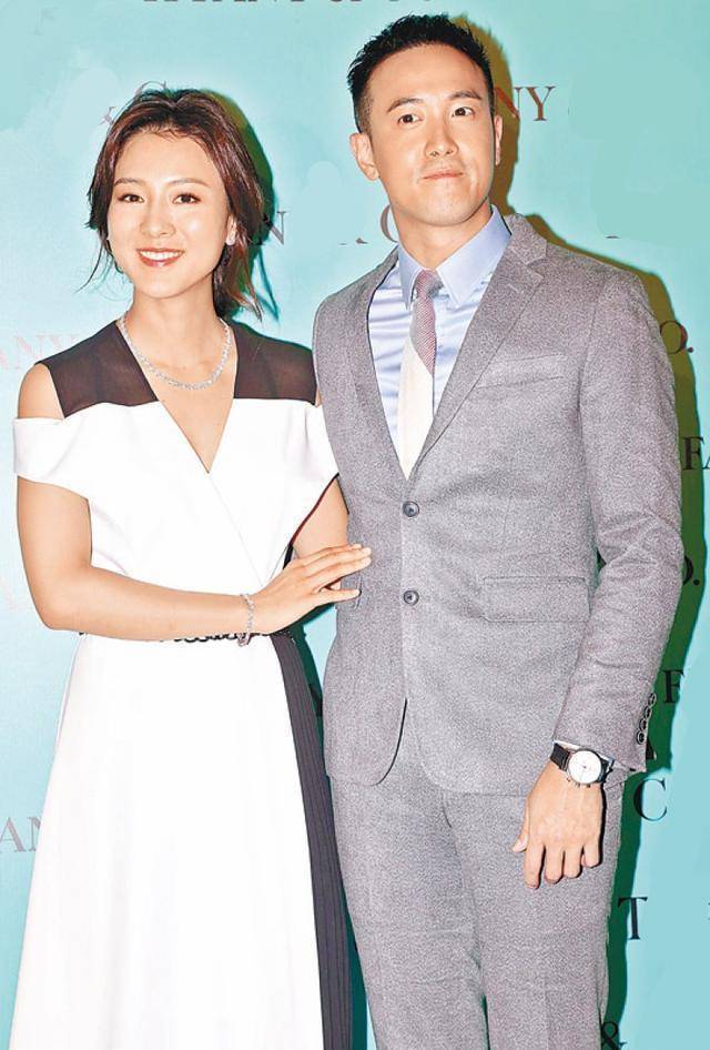 曾国祥近照曝光,与小13年模特老婆恩爱出行,自曝不想生孩子_王敏奕