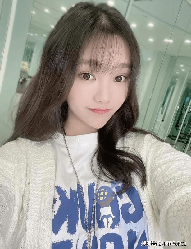 巨兴茂老婆晒瑜伽照,调侃自己像一个小企鹅,网友:升级当妈了_孟嘉