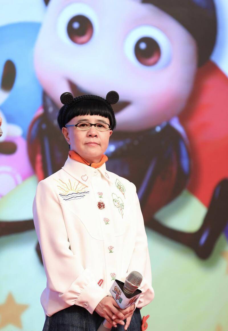 "金龟子"刘纯燕,嫁给了王宁,女儿的长相让人惊喜_小孩_发型_生活