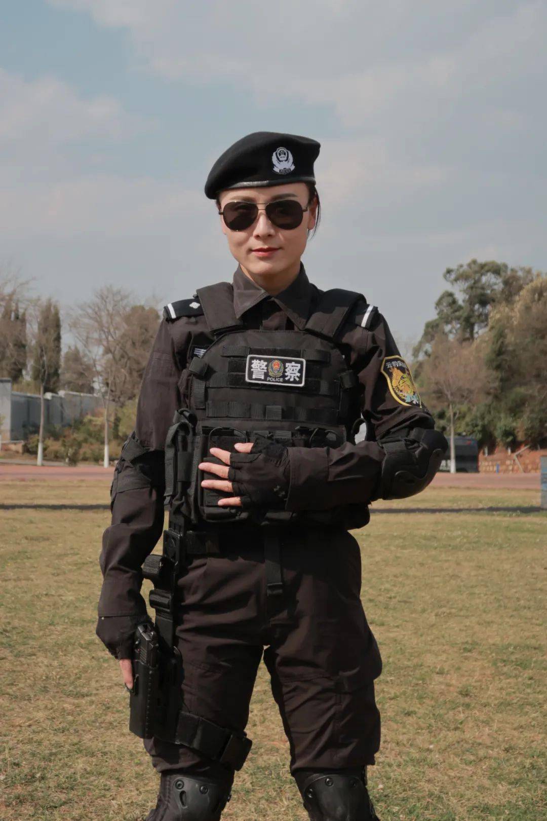 美女警花程靖!"女拳王" !"神枪手"!身形娇小的她爆发力超强!