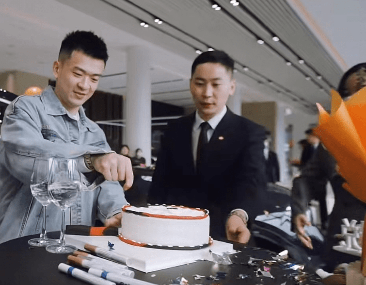 美艳娇妻身材傲人,最新排名:世界第一_郑思维_老婆_时间