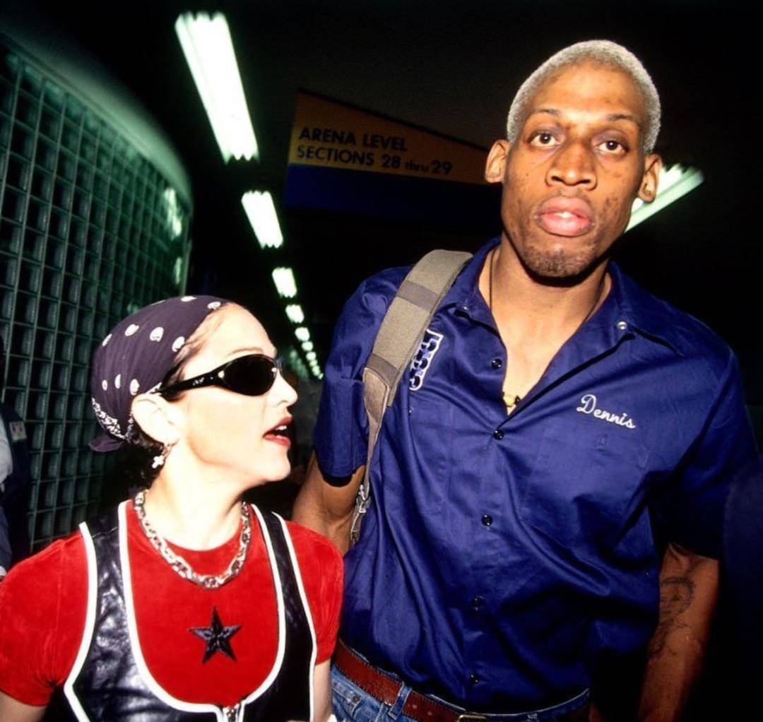 除了麦当娜之外,罗德曼与卡门之间仅维持7天的短暂婚姻也为人津津乐道