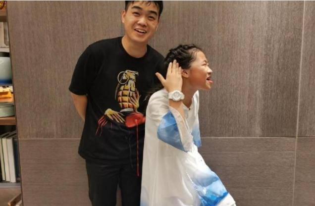 岳云鹏女儿高情商,网友纷纷夸赞有家教情商高_尚筱菊_身高_孩子