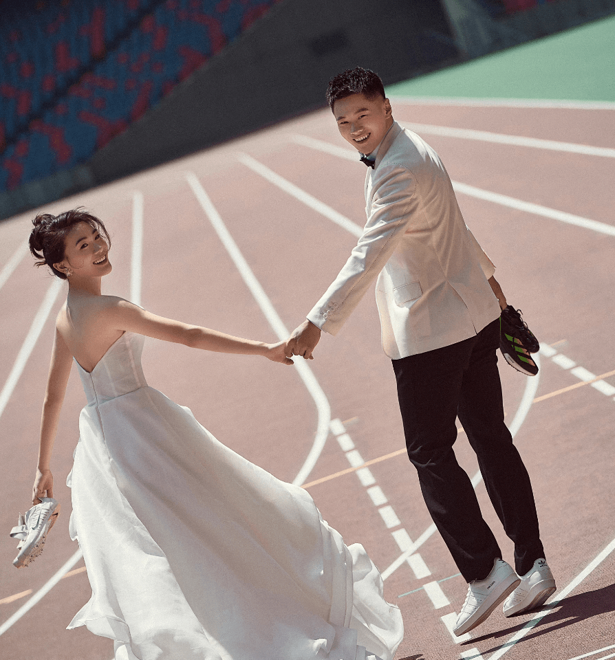 幸运的是,谢震业陆敏佳熬过了三年之痛七年之痒,依旧坚持地走向彼此