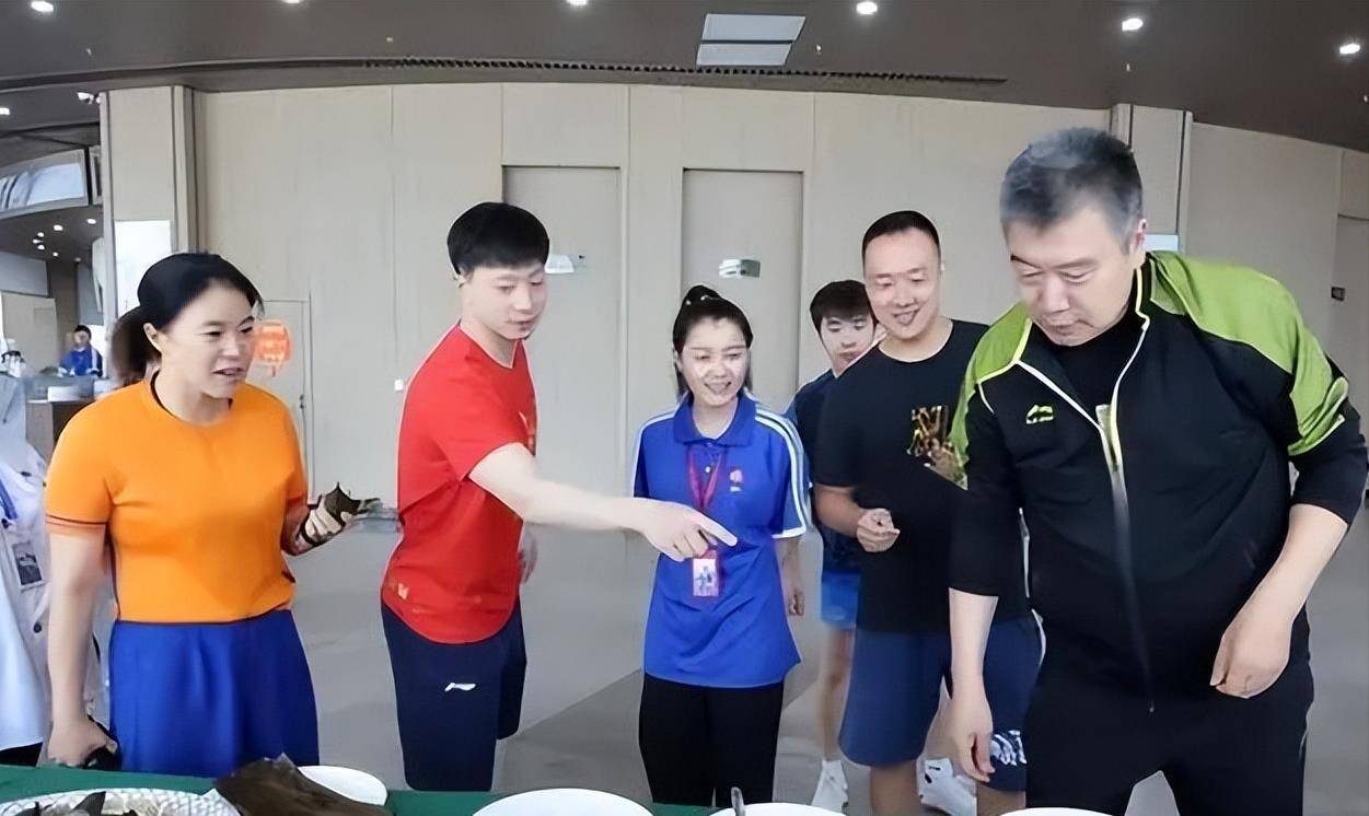 后,王楠又主动承办乒超联赛,丈夫投资数十亿支持她_乒乓_事业_郭斌