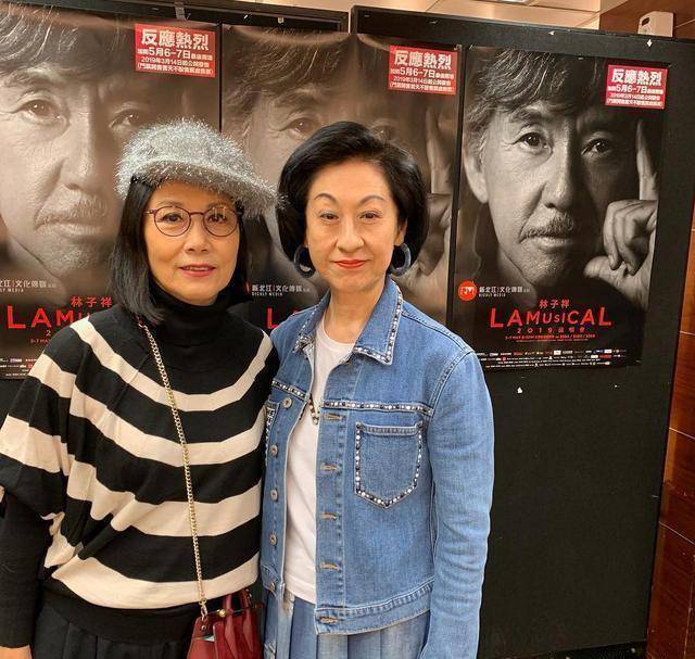 72岁汪明荃晒老友照,林子祥满头白发仍精神奕奕,两人激动手握手_lam