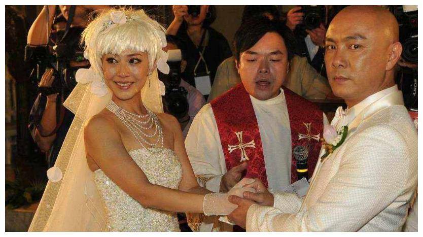 张卫健自曝结婚3次,新娘是同一人,心疼老婆生不了孩子干脆不要_婚礼