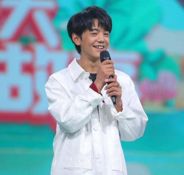 丁真二次登《天天向上》镜头更少了,如果汪涵不提问,几乎没有话_节目